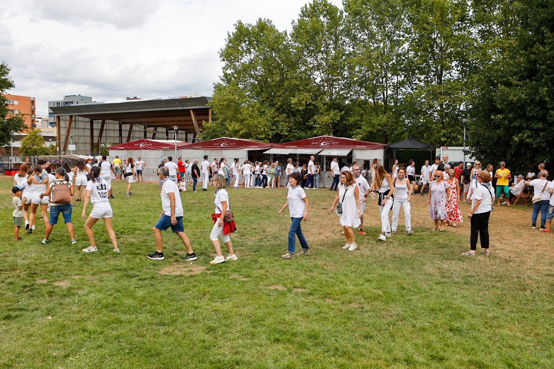 Fotos de la paellada de Mendillorri y de los calderetes de Berriozar este domingo