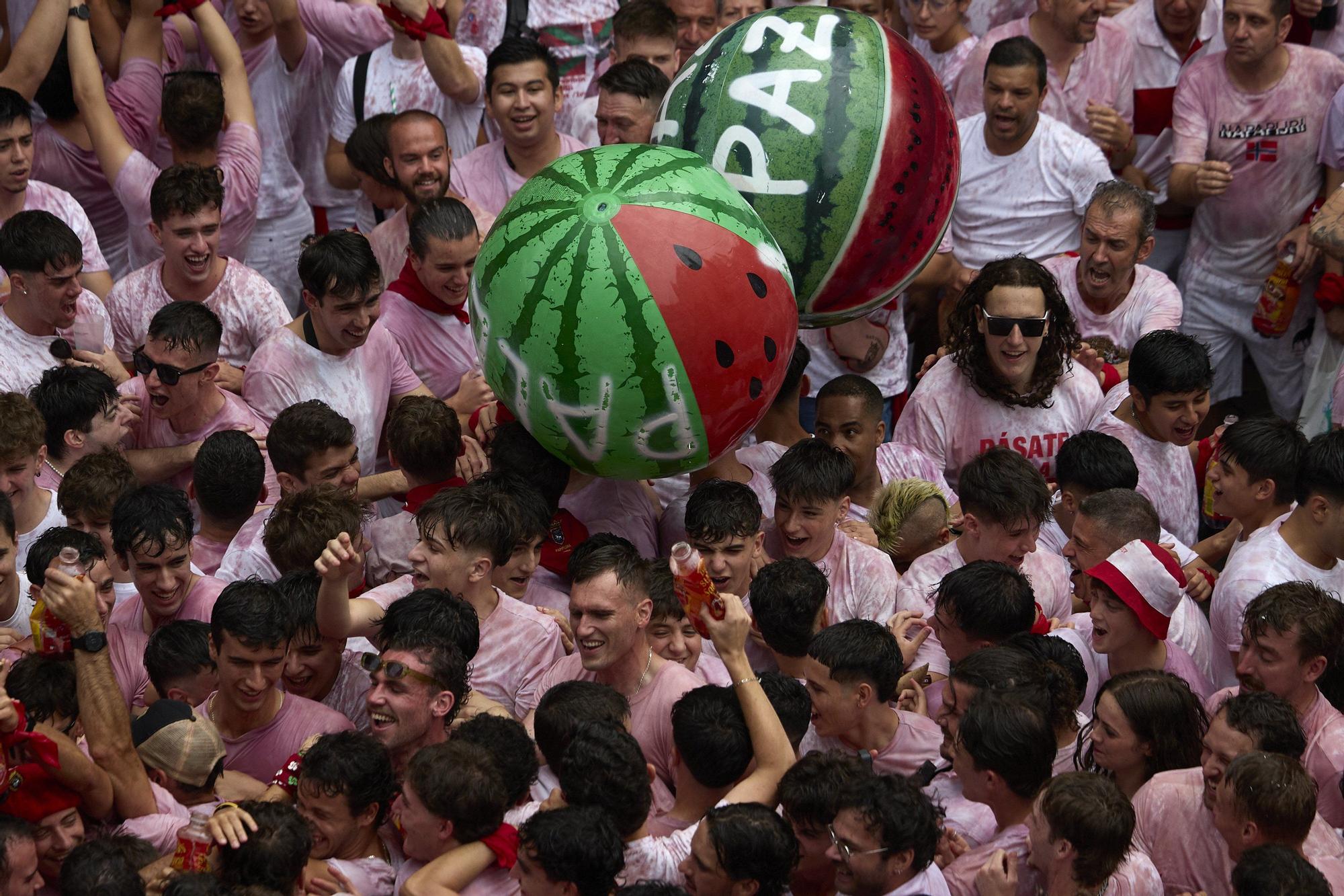 Fotos del  Chupinazo de San Fermín 2025 en Pamplona: ¡La fiesta más internacional se enciende con un grito solidario por Palestina!