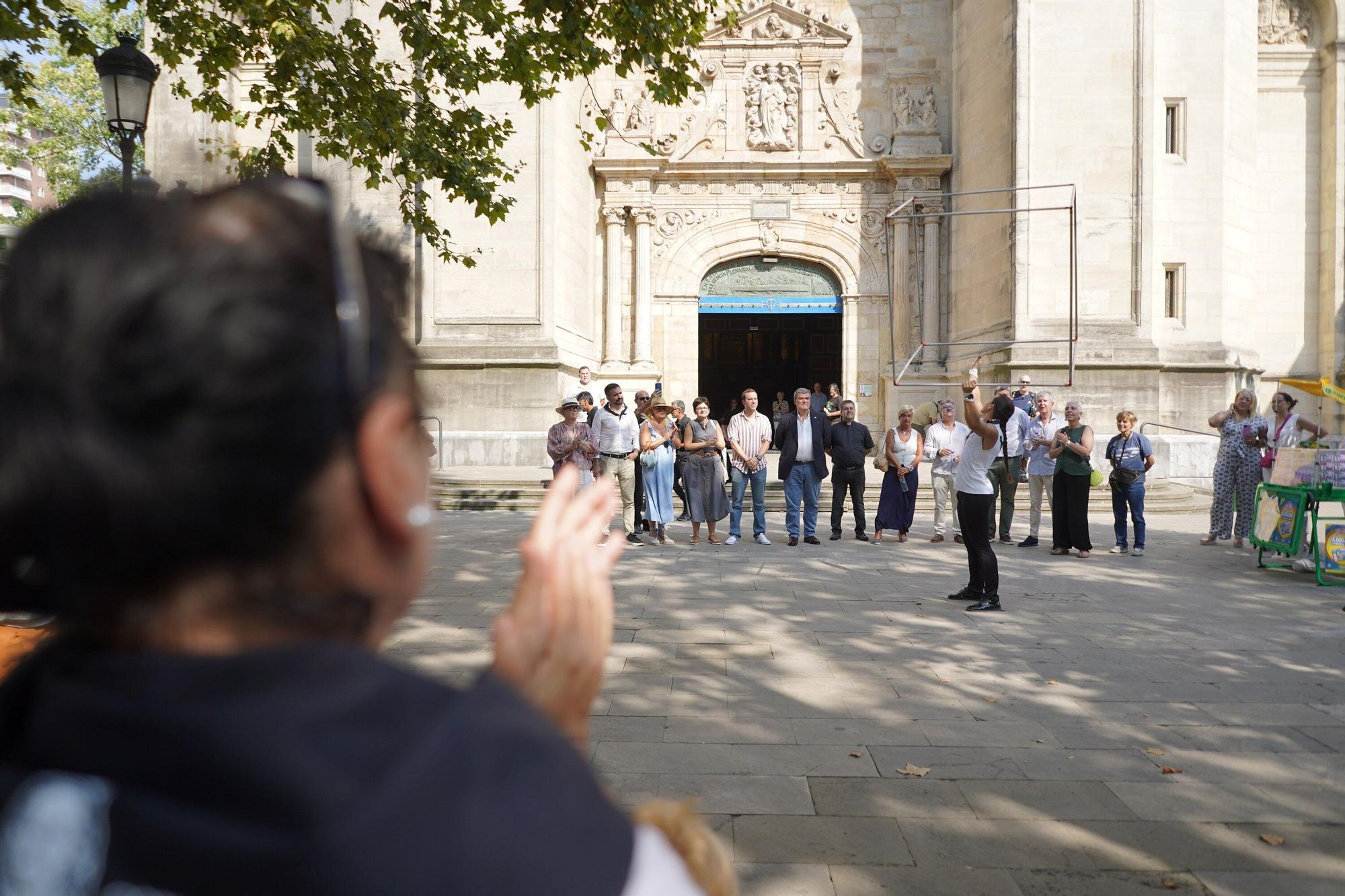 En imágenes: La apertura oficial de las barracas y la ofrenda floral a la Amatxu de Begoña por parte de los circenses