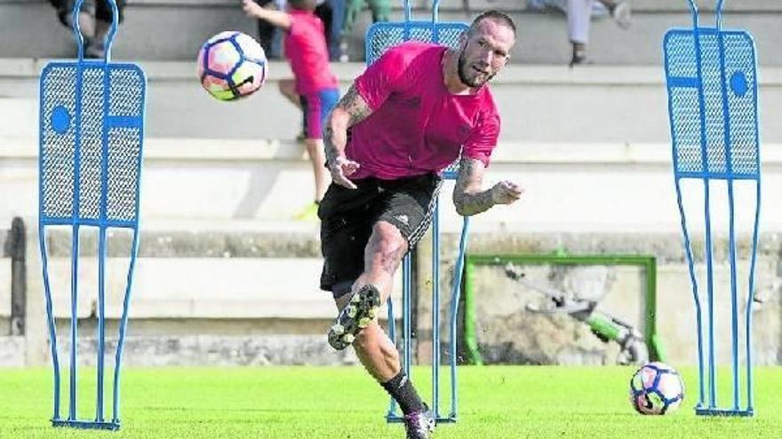 Digard se reincorpora al grupo y será titular en Eibar
