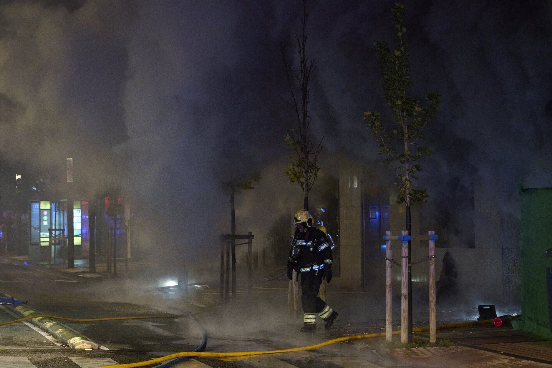 Fotos del incendio de un bazar en la Rochapea