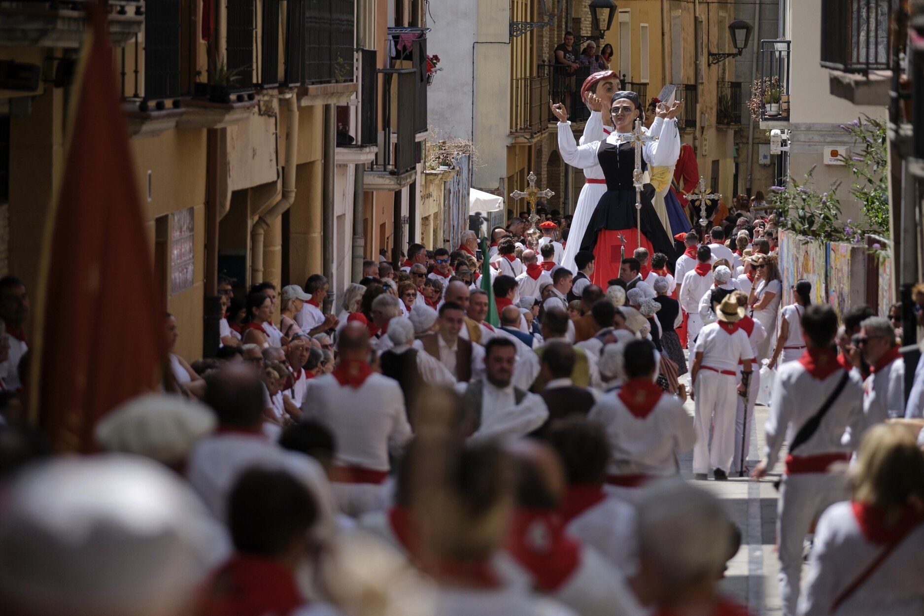 Fotos de la procesión y la pañuelada de este domingo en fiestas de Estella-Lizarra