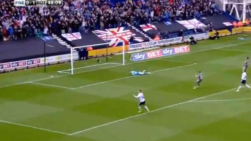 Un golazo de antología en tres toques de Joe Garner en un partido entre el Preston y el Rotherham