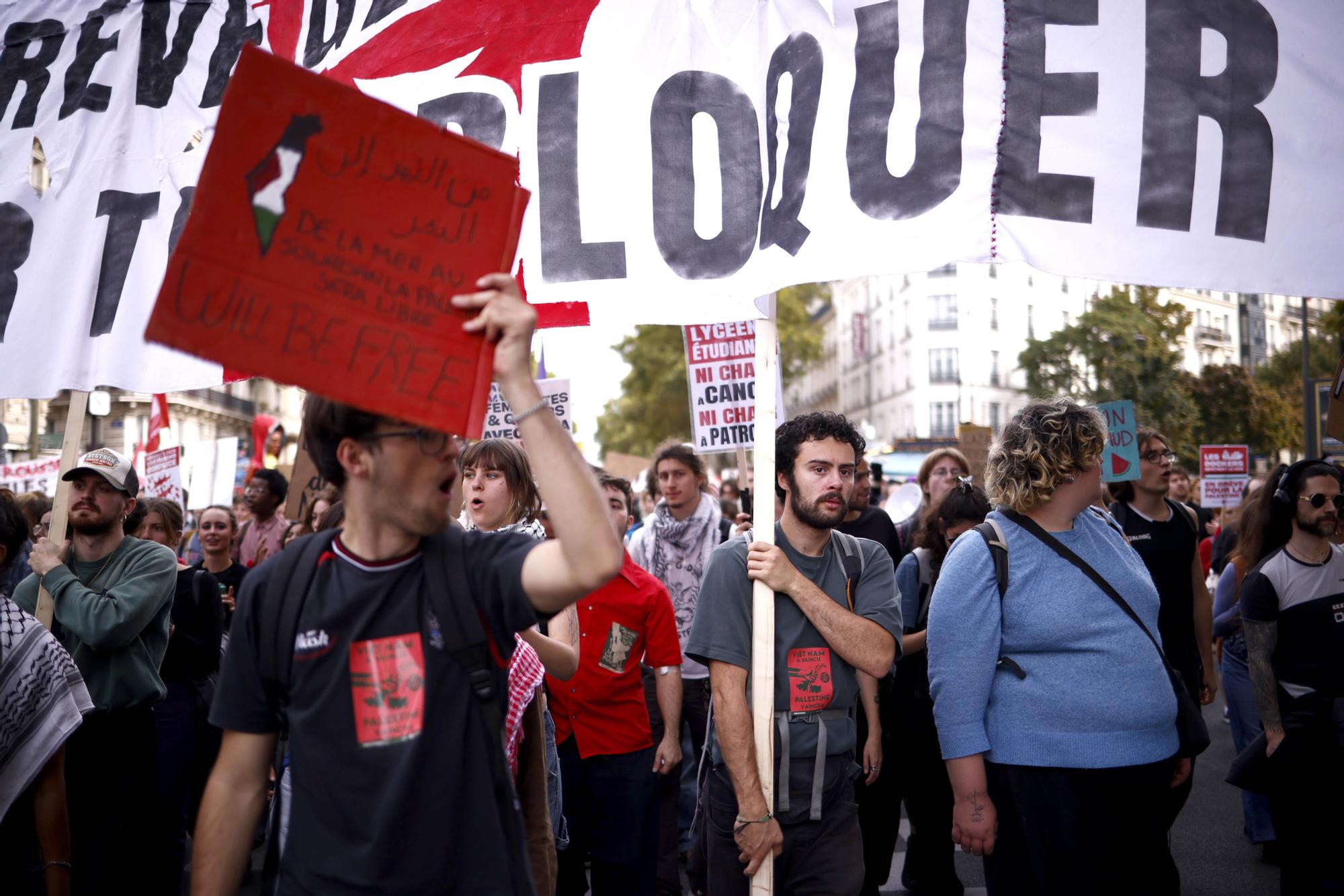 Miles de personas salen a las calles en Francia ante el plan presupuestario que perfila el primer ministro