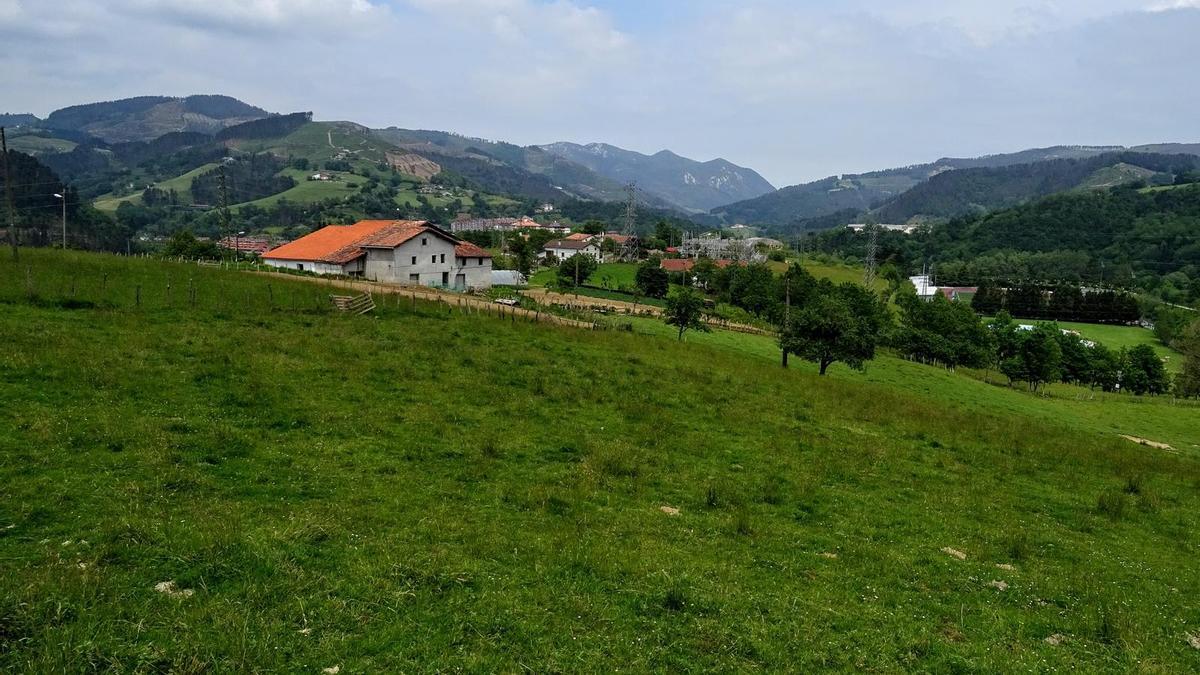 Caserios en las faldas de la montaña
