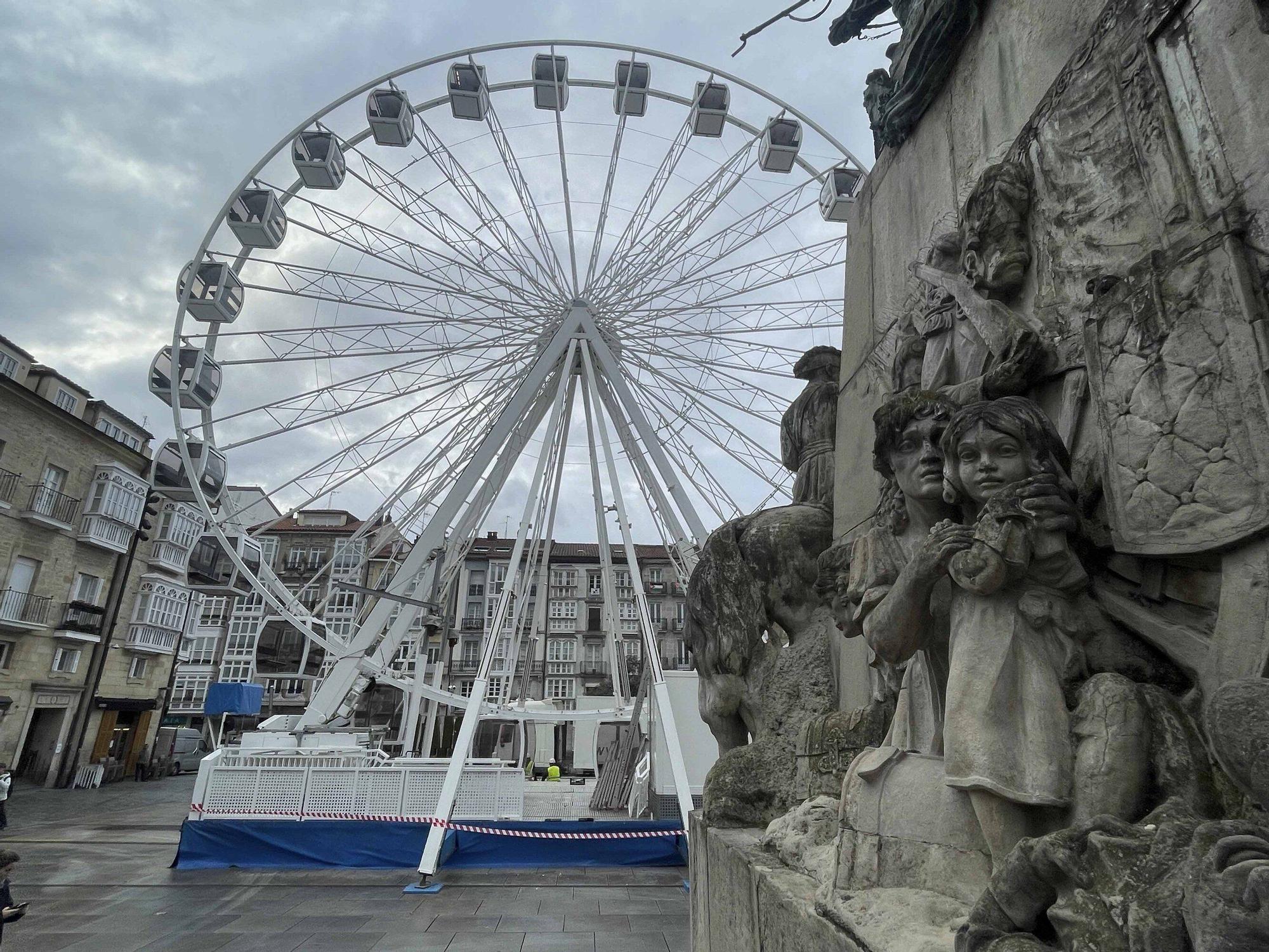 Una noria gigante en la plza de la Virgen Blanca es el principal reclamos navideño de este año en Vitoria