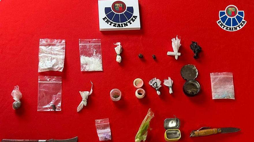 Espedienteak ireki dizkiete 17 laguni eta beste bat ikertzen ari dira Gasteizko diskoteka batean egindako operatiboan