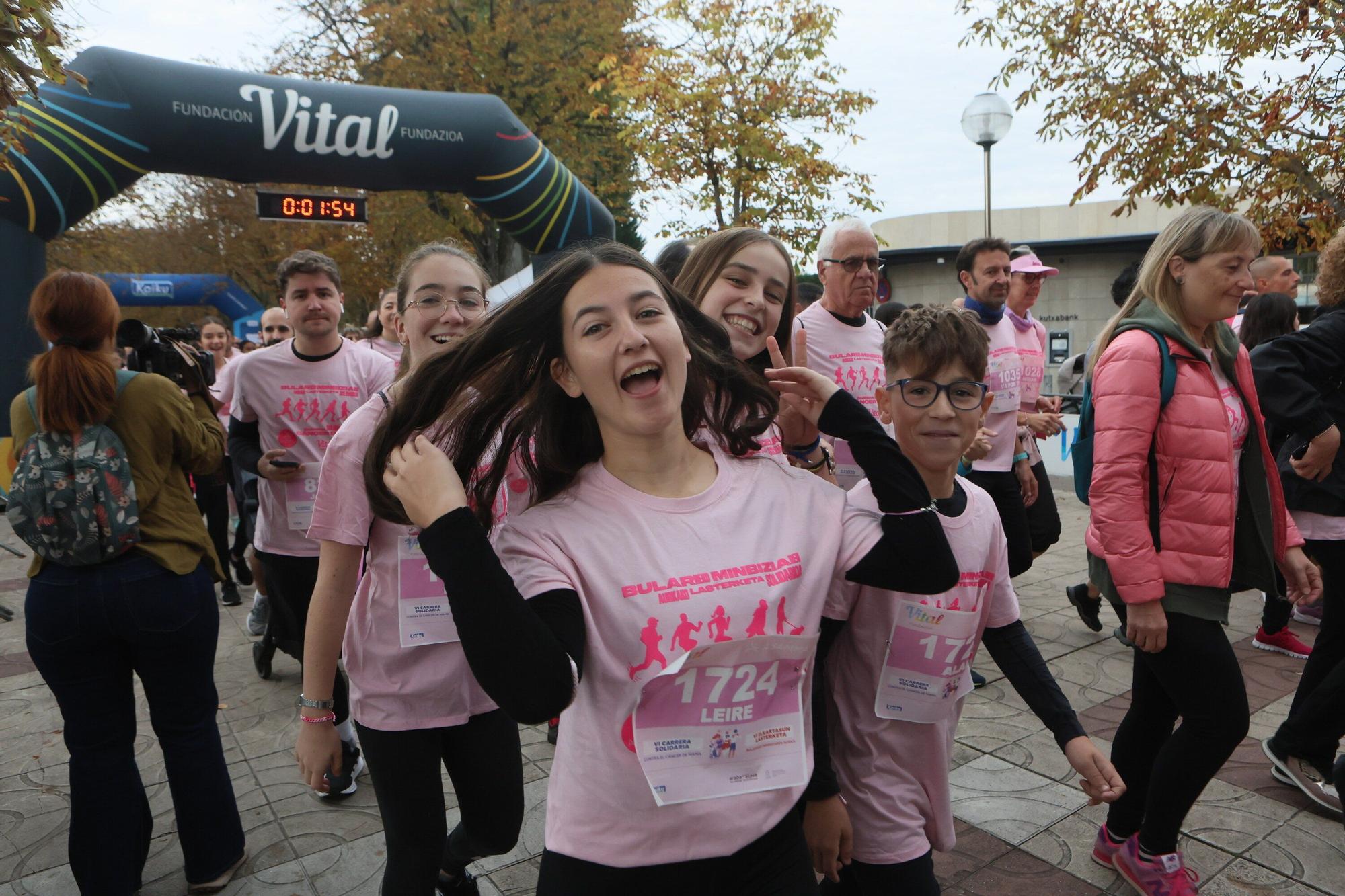 En imágenes: Vitoria se vuelca con la VI Carrera Solidaria contra el Cáncer de Mama