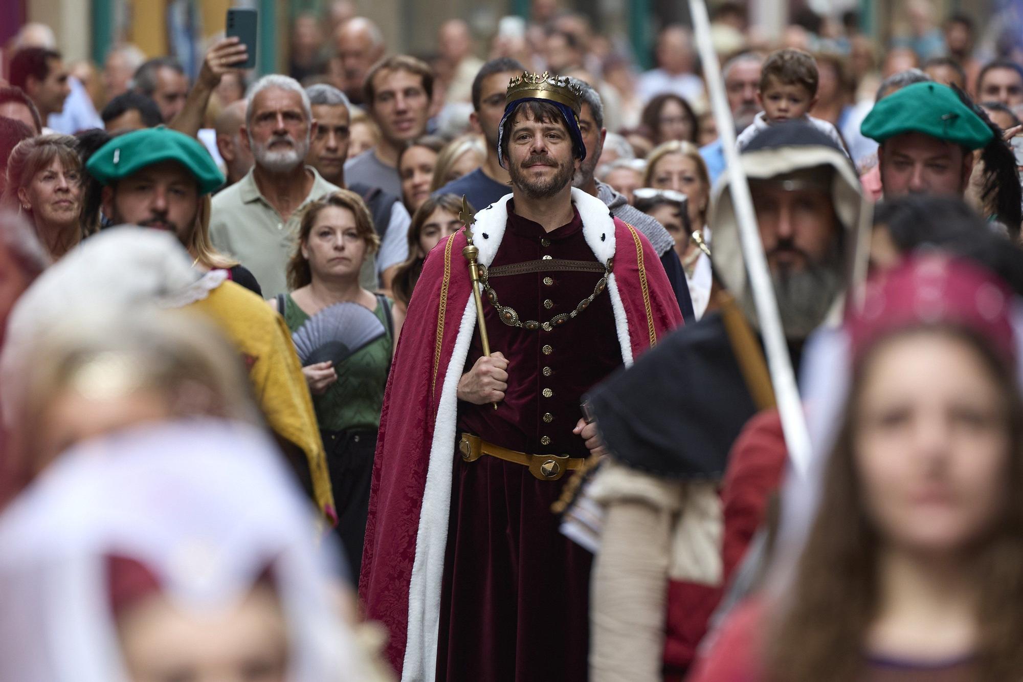 Fotos de la ceremonia de coronación de Carlos III, rey que unificó los tres burgos de Pamplona