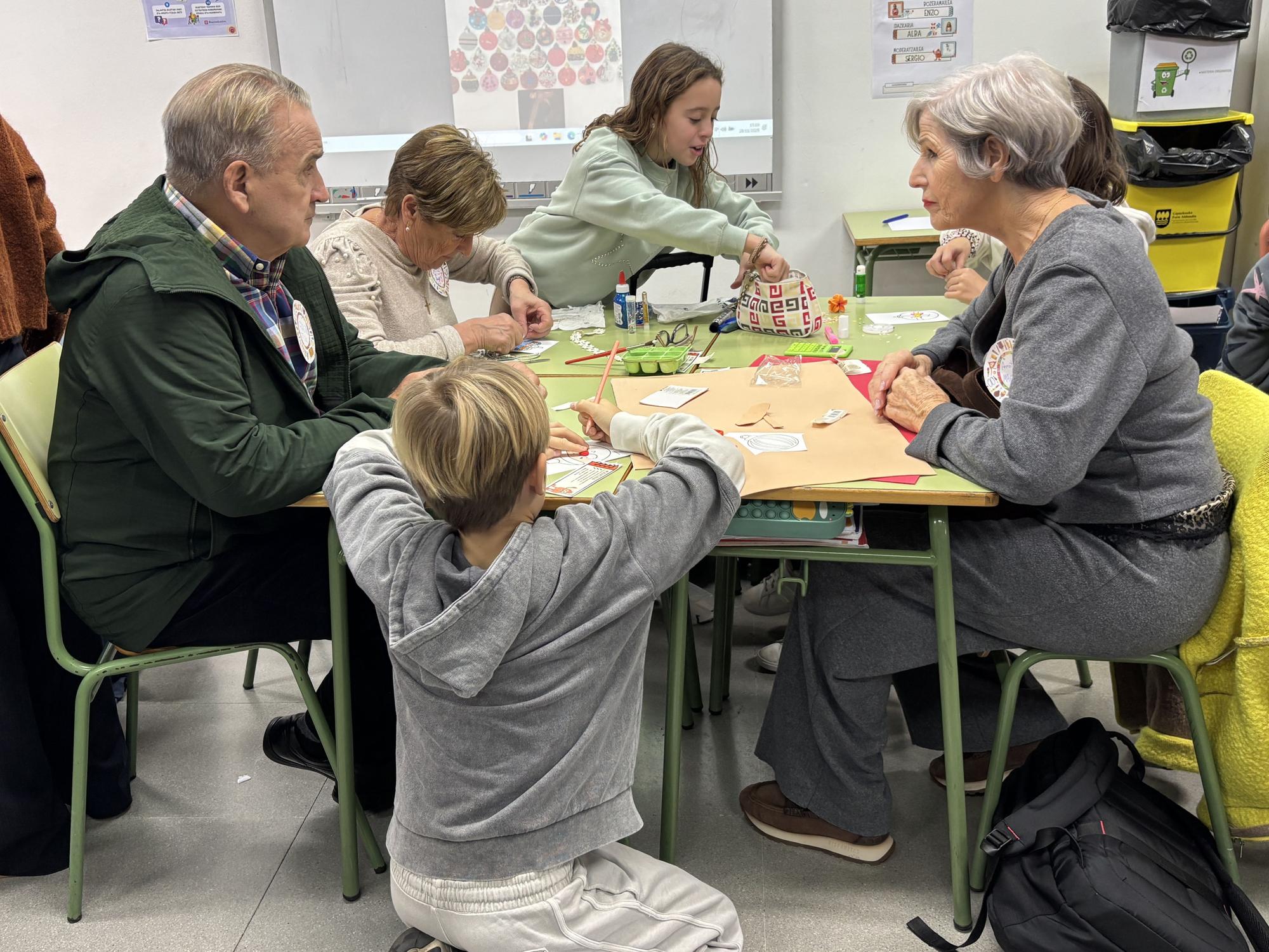 Así fue el Aiton-Amonen Eguna de Ama Guadalupekoa Ikastetxea de Hondarribia
