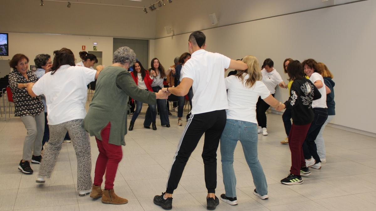 Danzas en grupo con el colectivo Tambarria.
