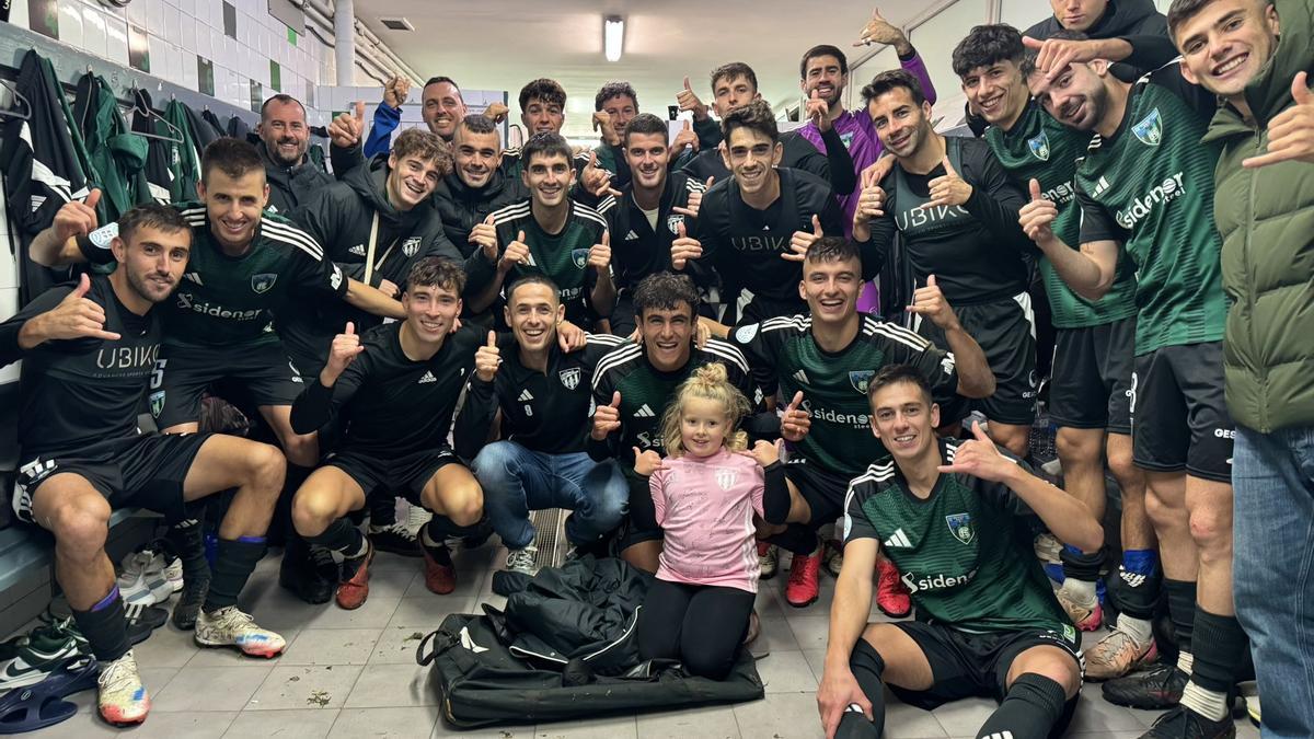 Los jugadores del Sestao River celebran la victoria.