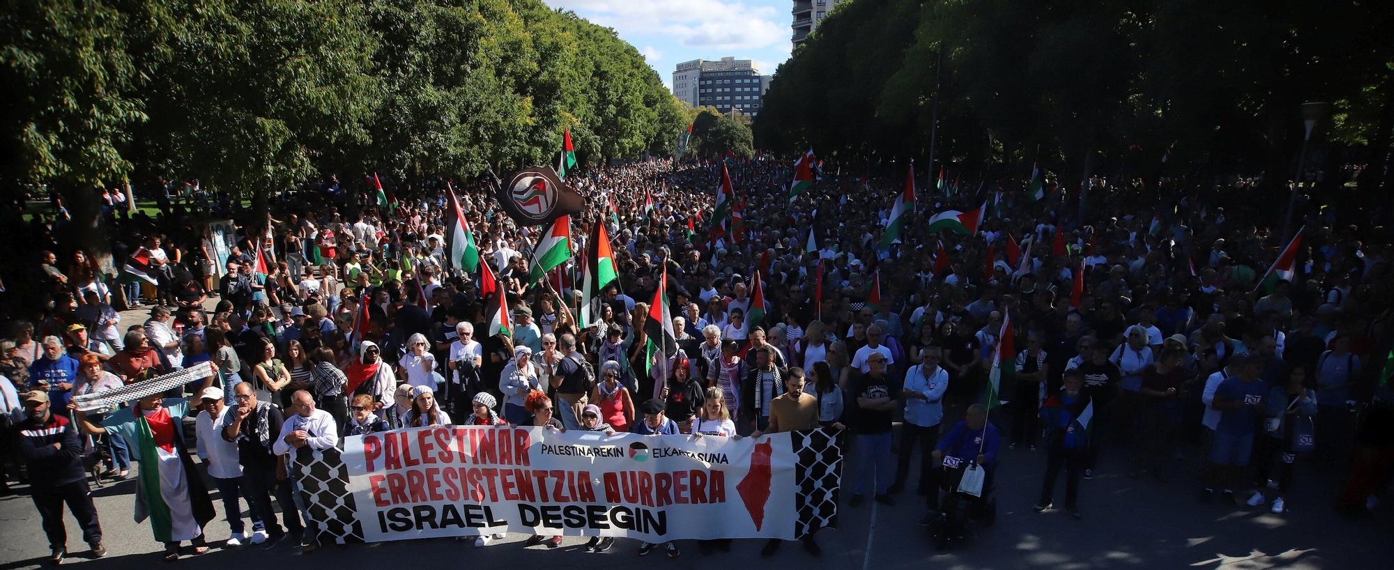 Fotos de la concentración en apoyo a Palestina en Pamplona este sábado