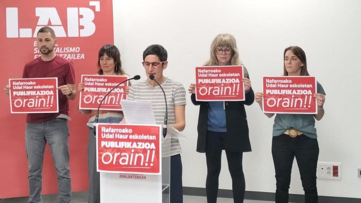 Garbiñe Lamariano (representante de LAB en el ciclo 0-3), durante la rueda de prensa.