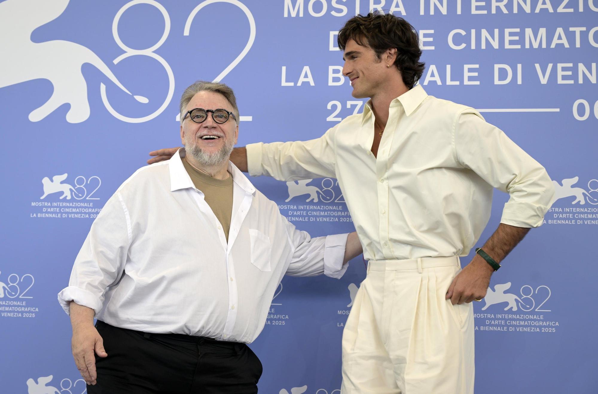 En fotos: el paseo triunfal de Jacob Elordi por la alfombra roja de Venecia