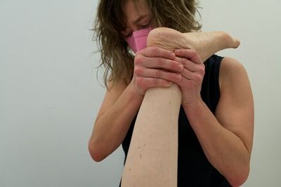 La fisioterapeuta Beatriz Martínez, en consulta.