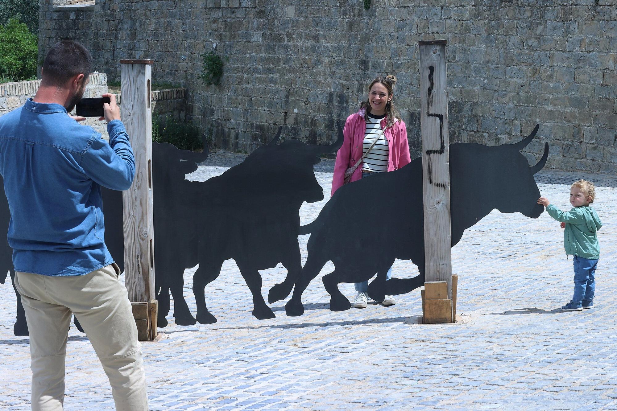 Turistas pasean por el Casco Viejo de Pamplona
