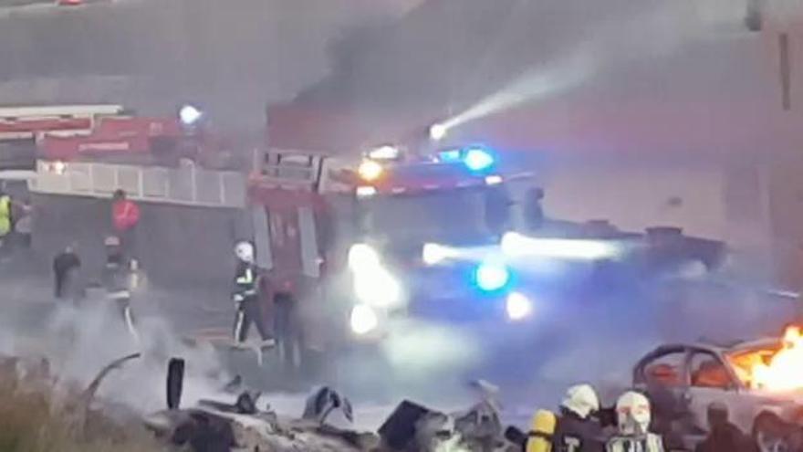 Labores de extinción de la avioneta estrellada en Noáin