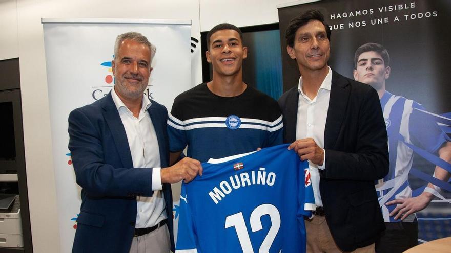 Mouriño: "Me veo preparado para jugar en Primera y eso es lo que quiero demostrar en el Alavés"