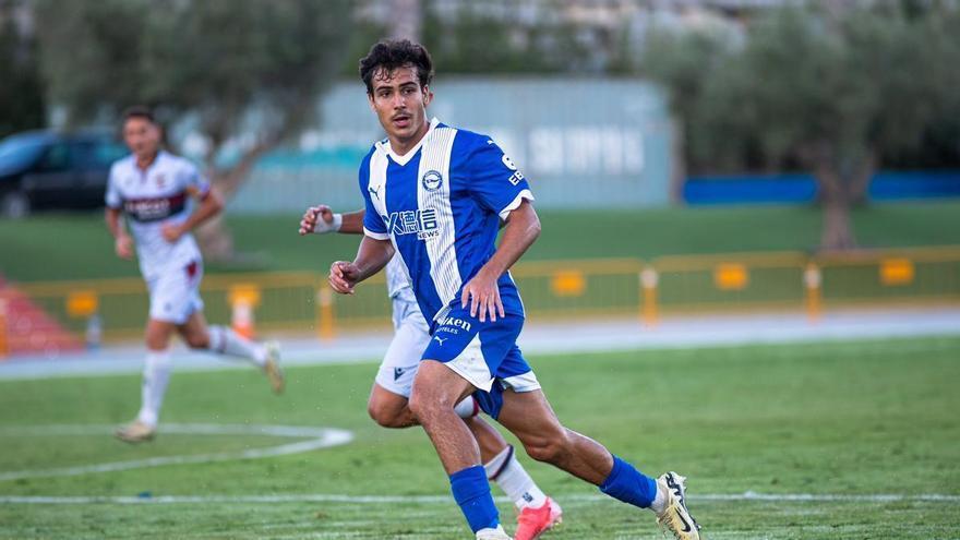 La zaga del Alavés, en horas bajas antes del debut