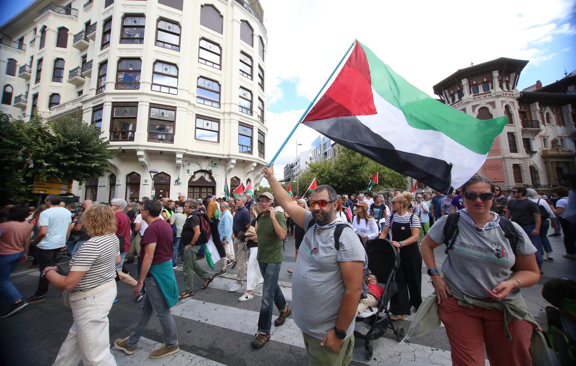 Fotos de la concentración en apoyo a Palestina en Pamplona este sábado