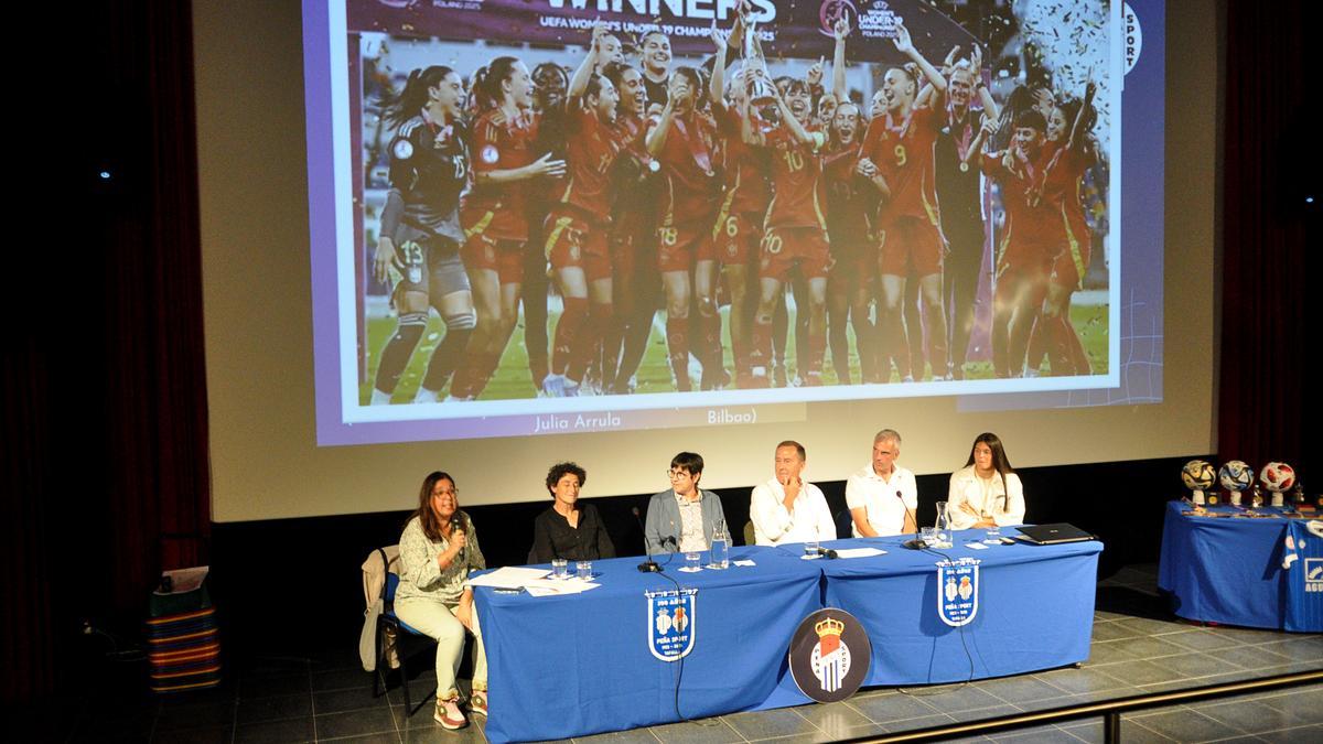 Charla sobre fútbol femenino en Tafalla.