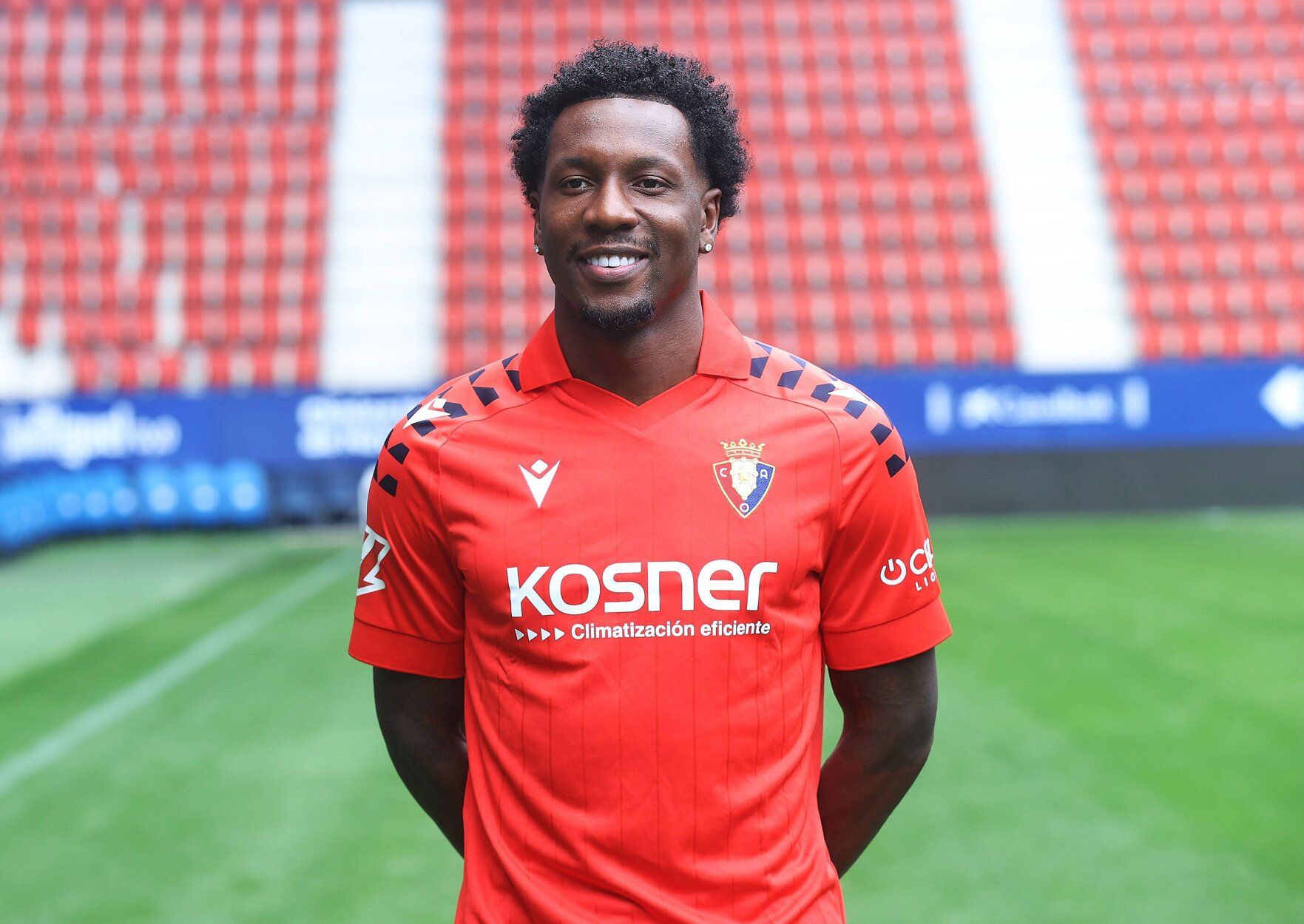 Fotos de la presentación de Sheraldo Becker como jugador de Osasuna