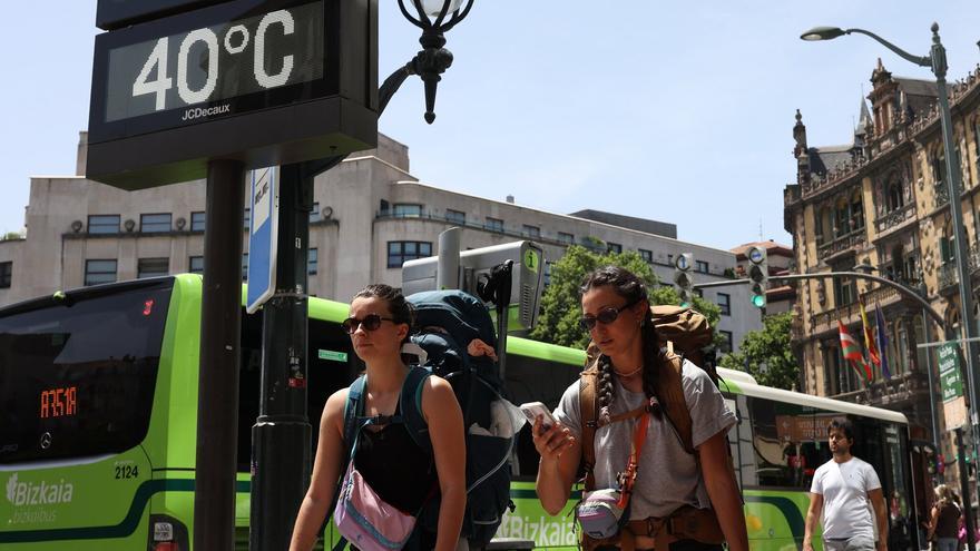 El episodio de calor dispara la demanda de ventiladores en Bilbao: un palé casi agotado en un día