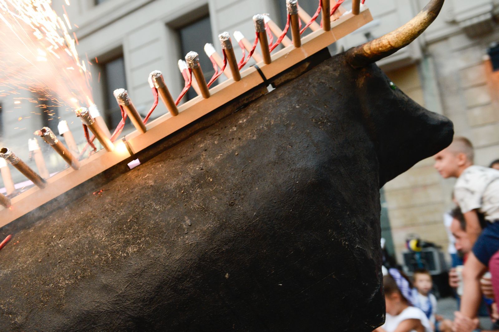 En imágenes: apertura de txosnas y toro de fuego