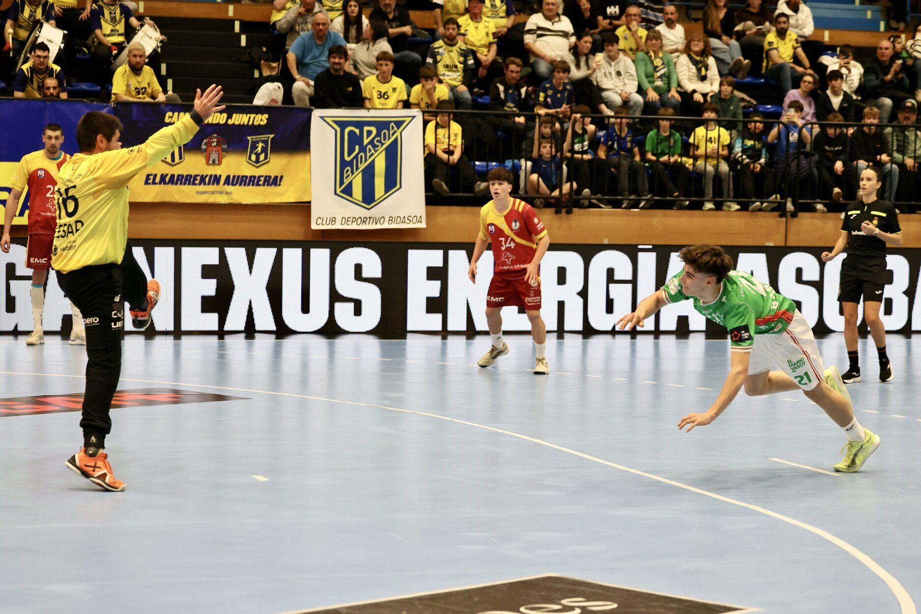 Gran victoria de un Bidasoa vestido de llamativo verde ante el Atlético Valladolid
