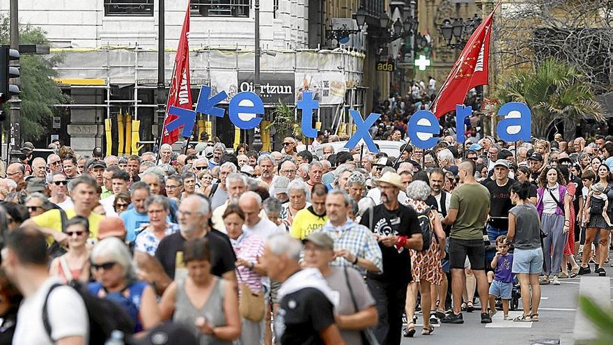 Cientos de personas se manifiestan en Donostia en la marcha Sare por los derechos de los presos