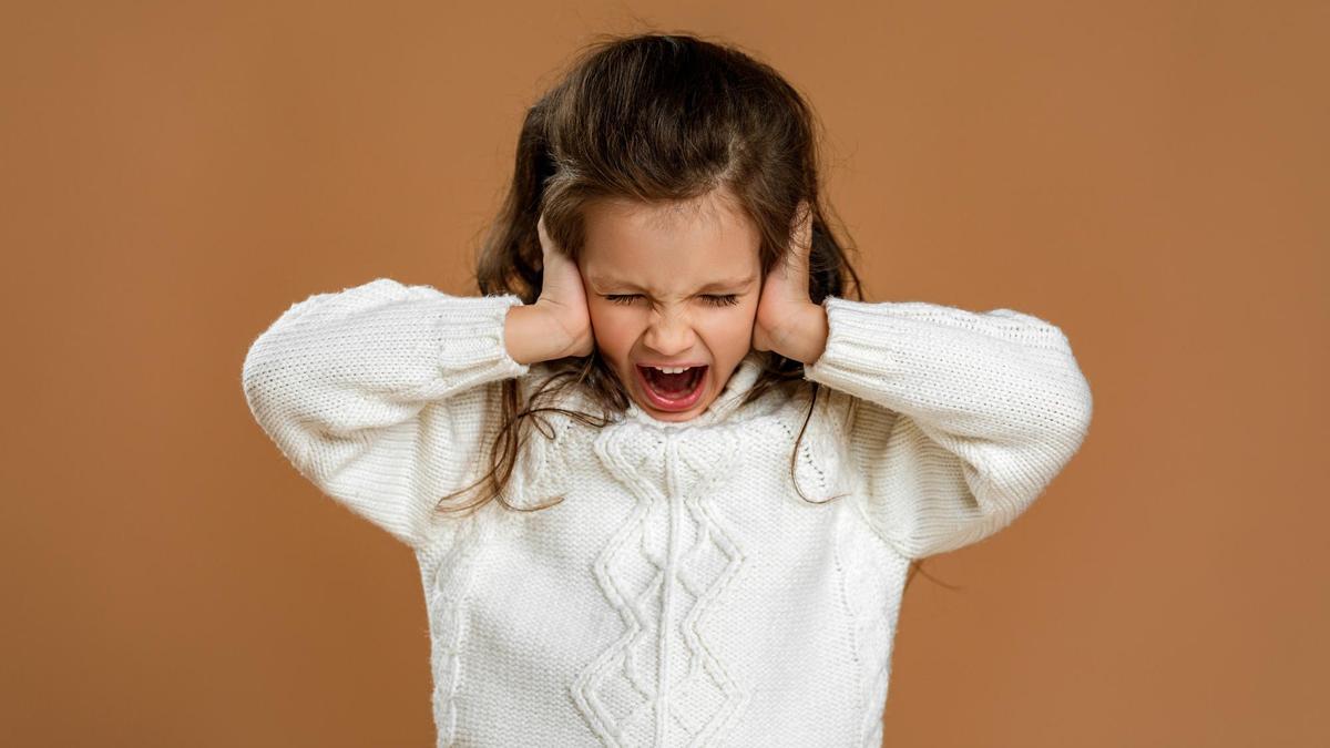 Los ruidos fuertes causan estrés y dolor de oídos a los más pequeños.
