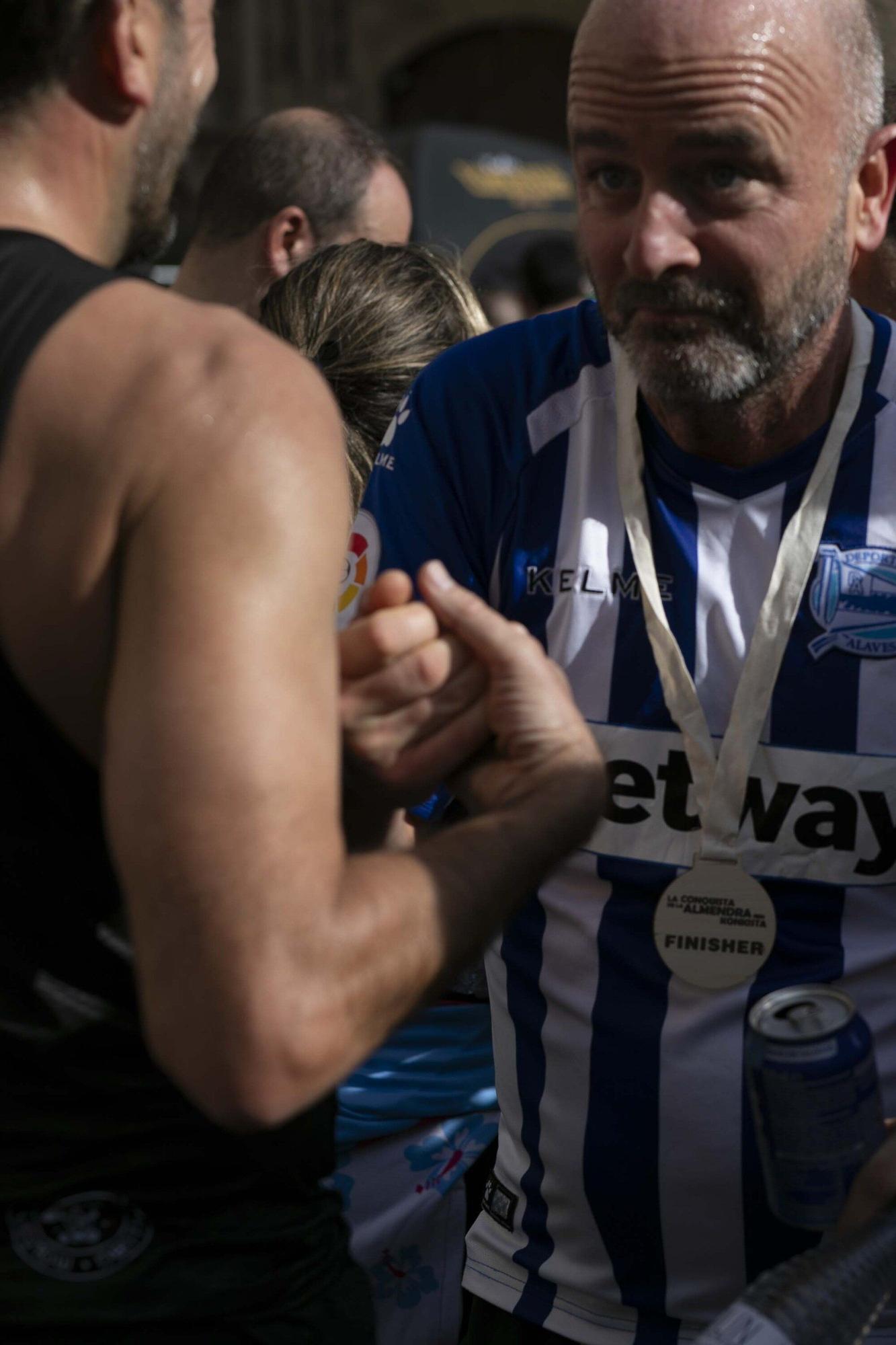 En imágenes: Buen tiempo y buen ambiente en la Conquista de la Almendra (¡Búscate en las fotos!)