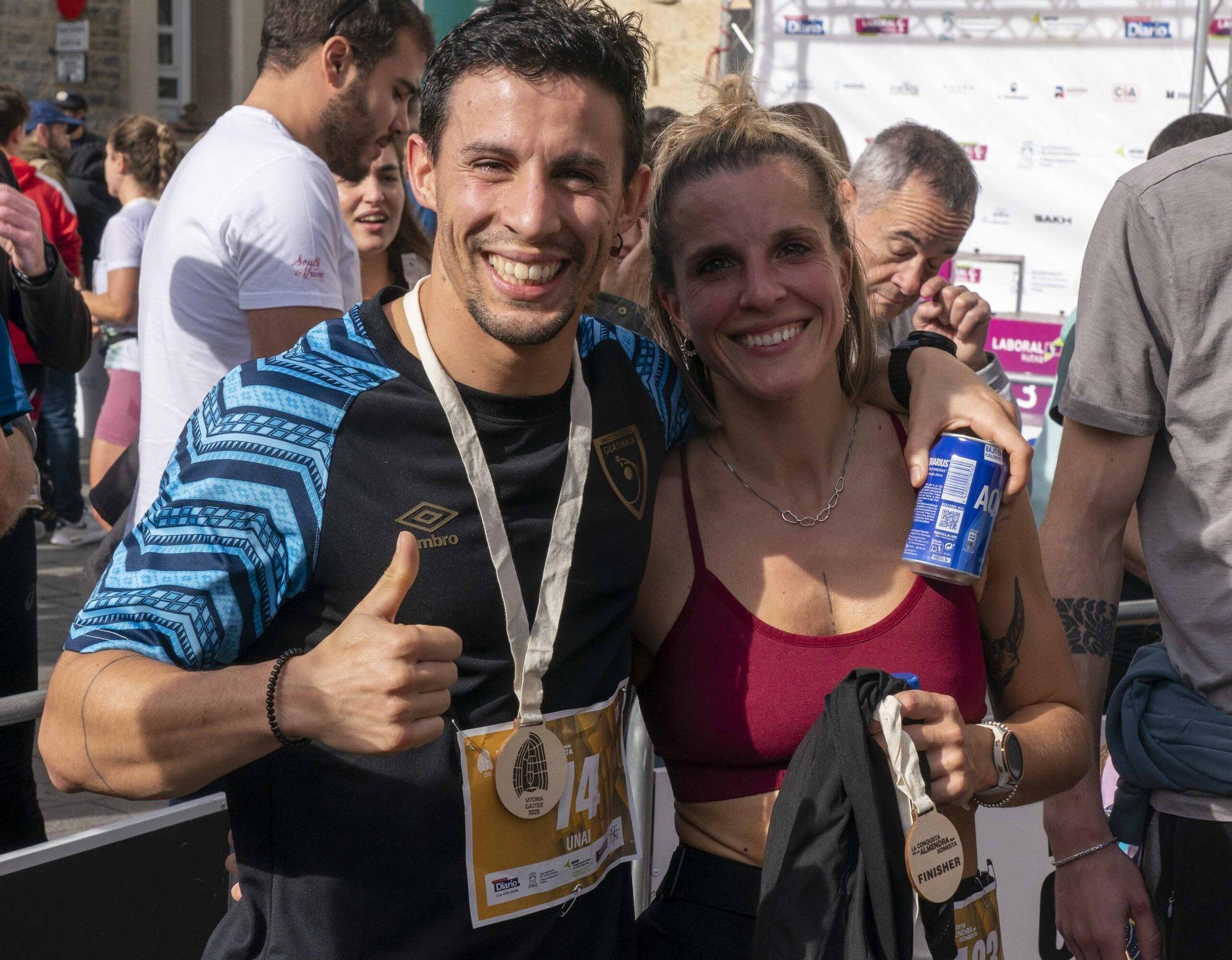 En imágenes: Un millar de corredores atraviesan la almendra