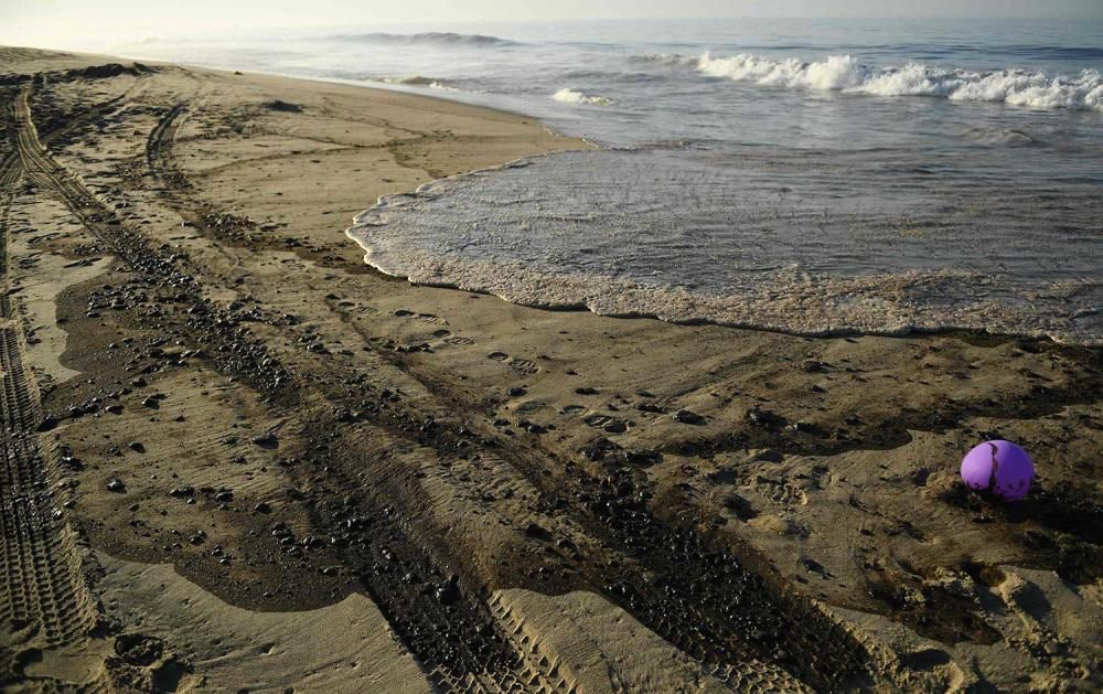 Vertido de crudo en las costas de California