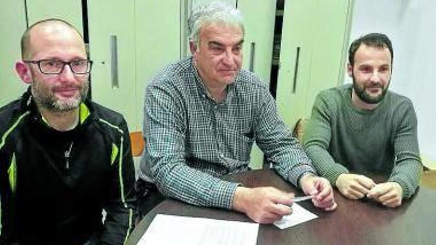 Rubén Lorente, José Antonio López y Xavier Erce en el club.