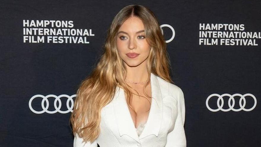 Sydney Sweeney podría enfrentarse a varios cargos por colgar sujetadores en el cartel de Hollywood