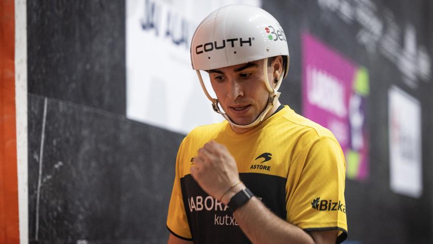 Eñaut Urreisti frente al reto de Berriatua