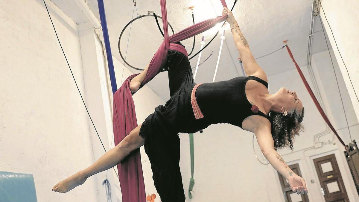 Gloria Peón dantzaria Bilboko Dantzaka zirko espazioan. / Natalia Garcia Zamora Gloria Peón dantzaria Bilboko Dantzaka zirko espazioan. / Natalia Garcia Zamora