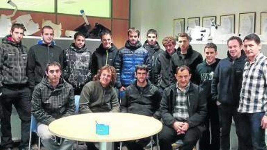 Los estudiantes que acudieron a visitar Zertan.