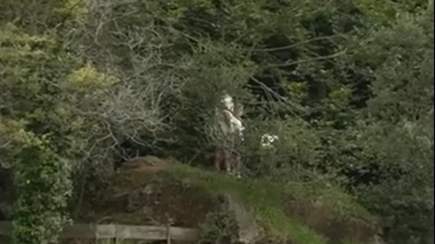 Se cuelan con un niño en el recinto de los lobos en Cabárceno: serán denunciados