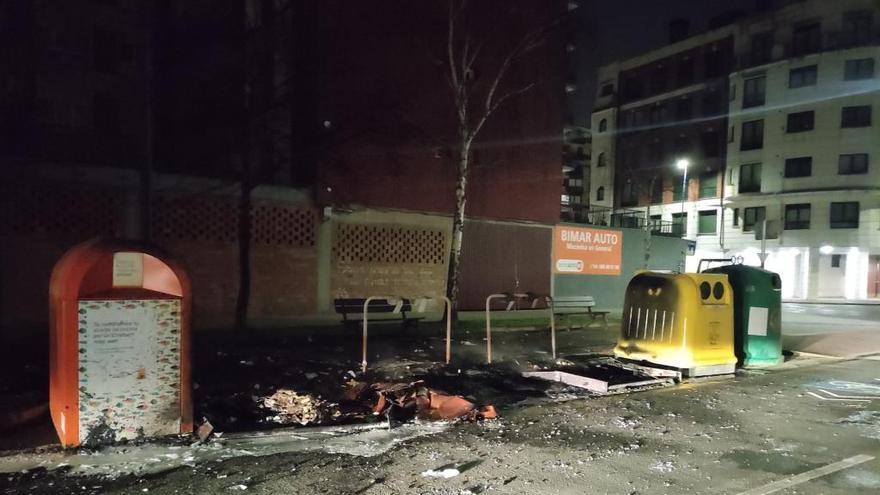 Detenido por dar fuego en Etxebarri a 21 contenedores