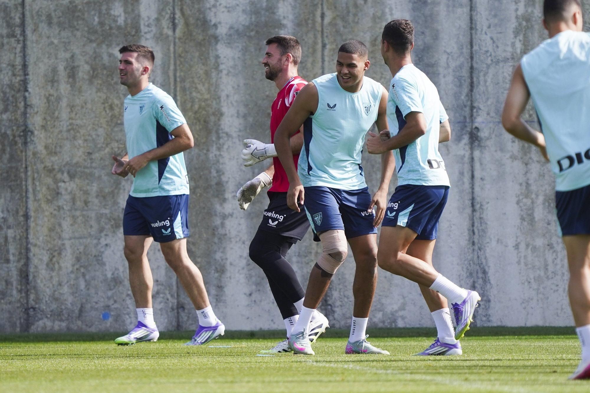 En imágenes: el Athletic entrena con Paredes y sin Adu Ares