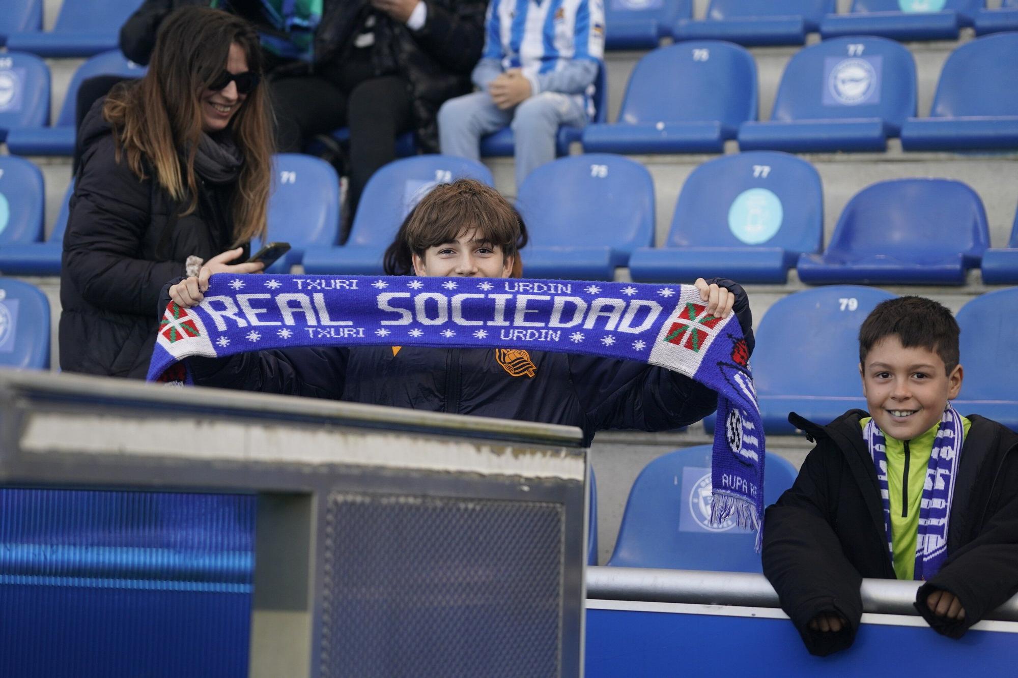 ¡Búscate en las gradas de Mendizorroza en el Alavés - Real Sociedad!