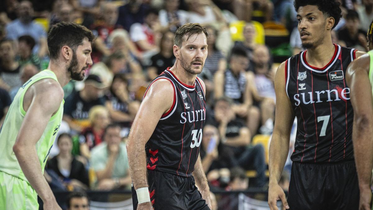 Zoran Dragic y Malcolm Cazalon, en un partido de la pasada temporada ante el Barça.