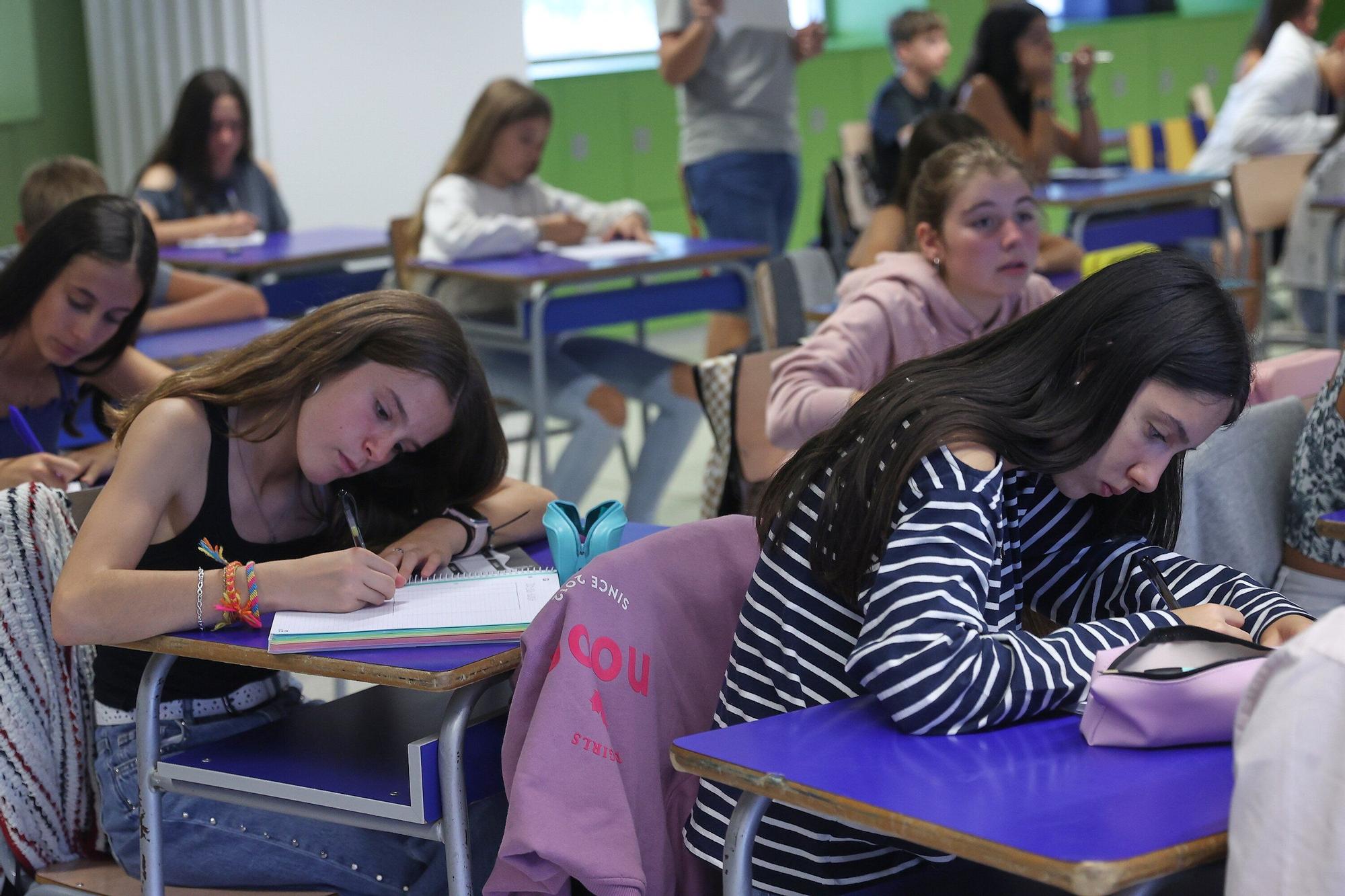 Inicio de curso de secundaria en la ikastola San Fermín en Zizur