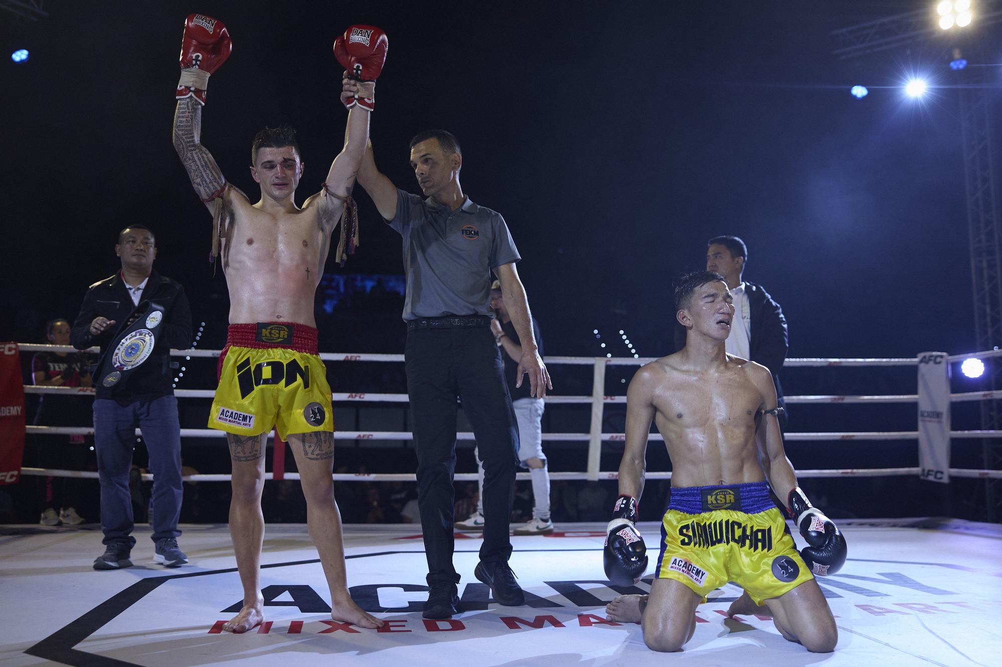 El Muay Thai pone en pie el Navarra Arena