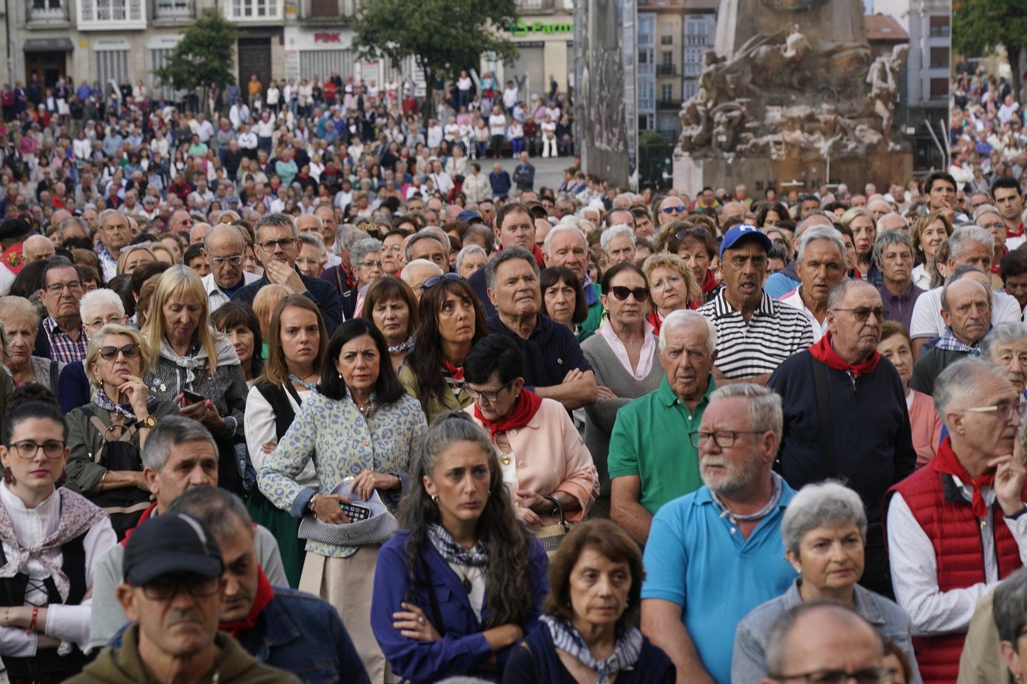En imágenes: Miles de vitorianos acompañan a la Virgen Blanca en el Rosario de la Aurora