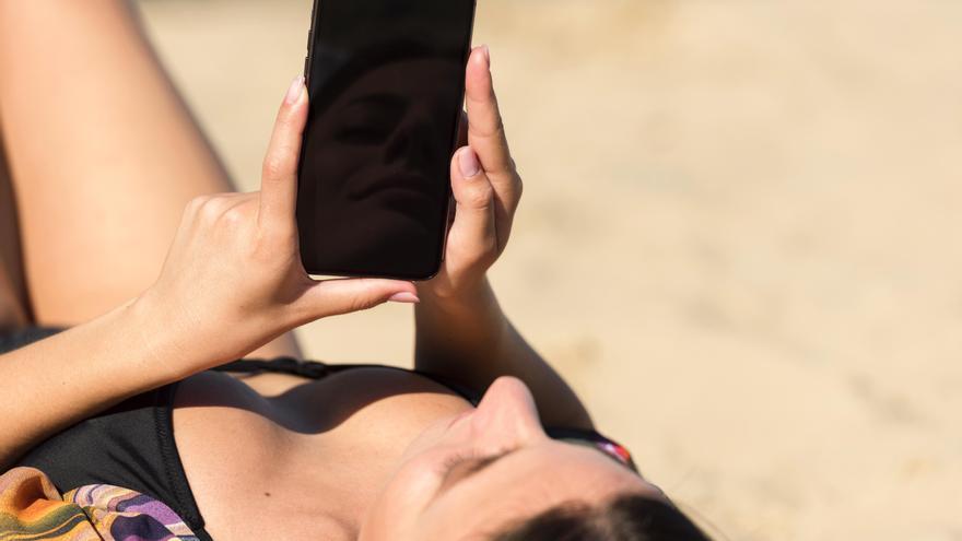 Tu móvil también sufre en verano: así puedes evitar que se sobrecaliente