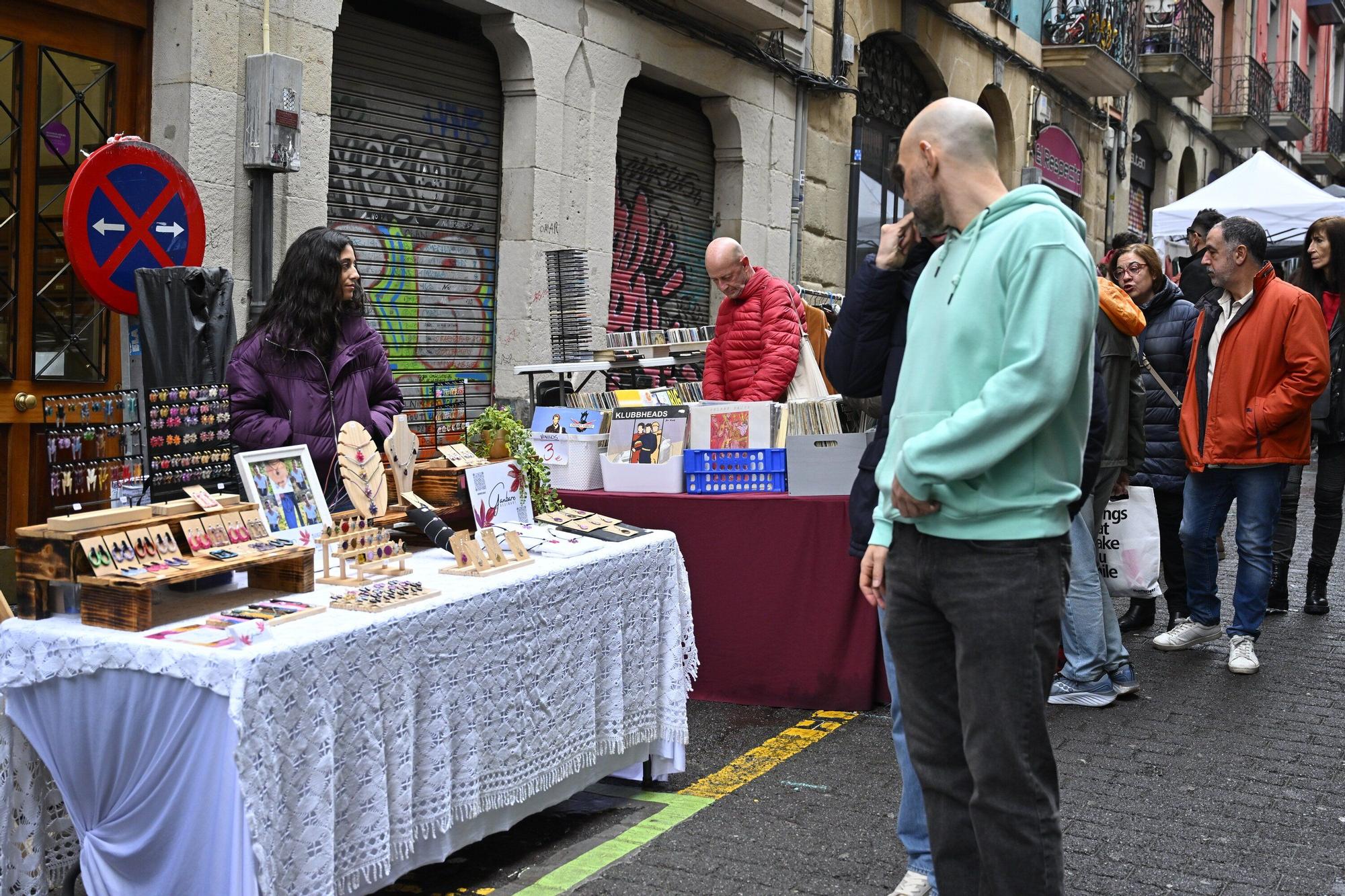 En imágenes: el mercado del Dos de Mayo se viste de Navidad